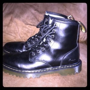 NWOB Men’s doc marten Awley boots
